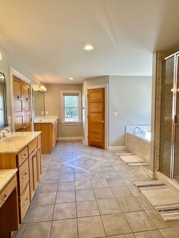 399 Edgar Meeks Rd, Burns, TN 37029