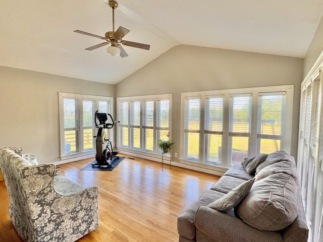 399 Edgar Meeks Rd, Burns, TN 37029