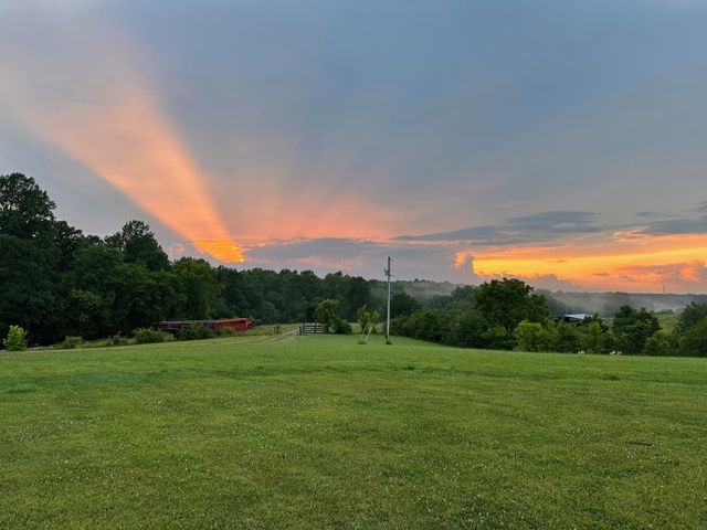 399 Edgar Meeks Rd, Burns, TN 37029