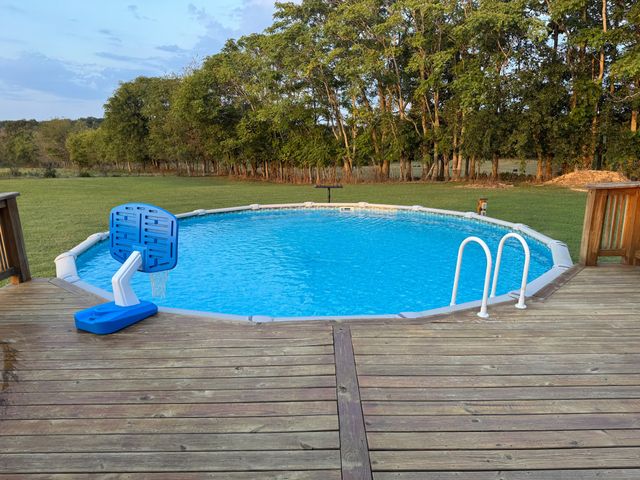 399 Edgar Meeks Rd, Burns, TN 37029