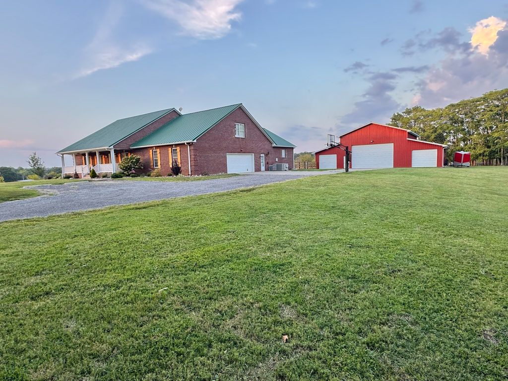 399 Edgar Meeks Rd, Burns, TN 37029