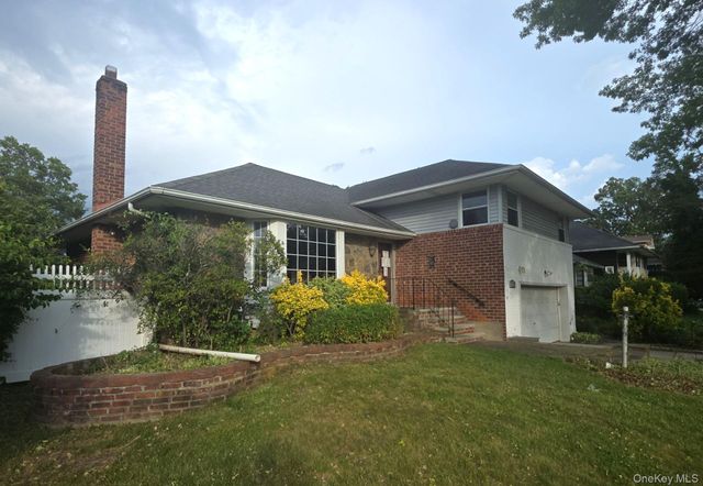 172 Evergreen Drive, Westbury, NY 11590