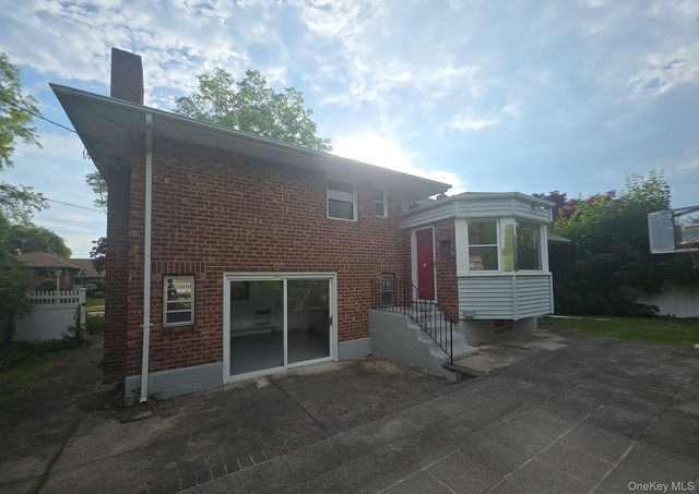 172 Evergreen Drive, Westbury, NY 11590