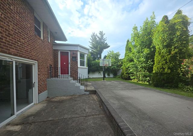 172 Evergreen Drive, Westbury, NY 11590