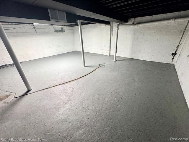 129 Osceola Drive, Pontiac, MI 48315