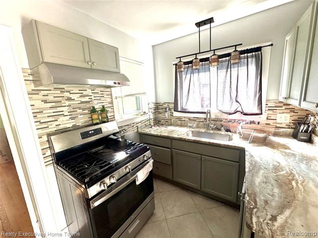 129 Osceola Drive, Pontiac, MI 48315