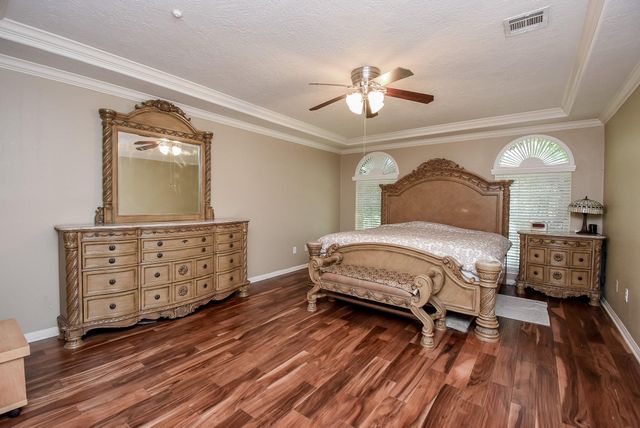 426 Longview Drive, Sugar Land, TX 77478