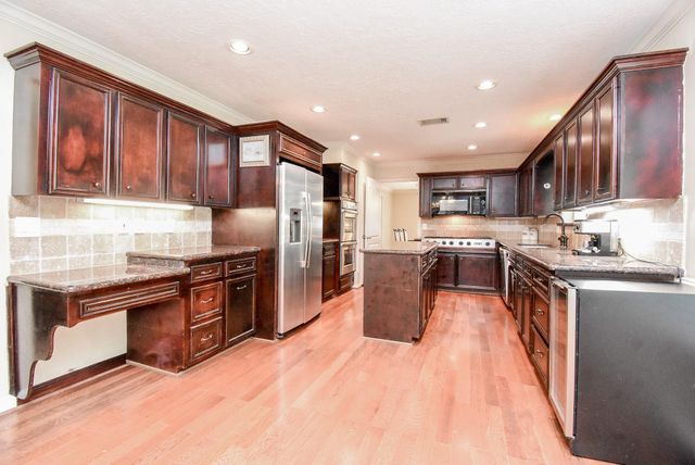 426 Longview Drive, Sugar Land, TX 77478