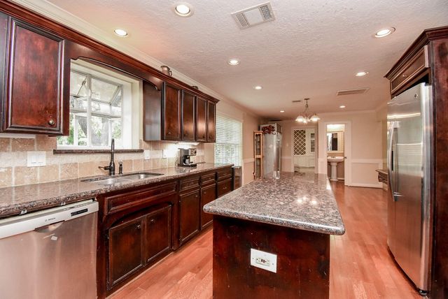 426 Longview Drive, Sugar Land, TX 77478