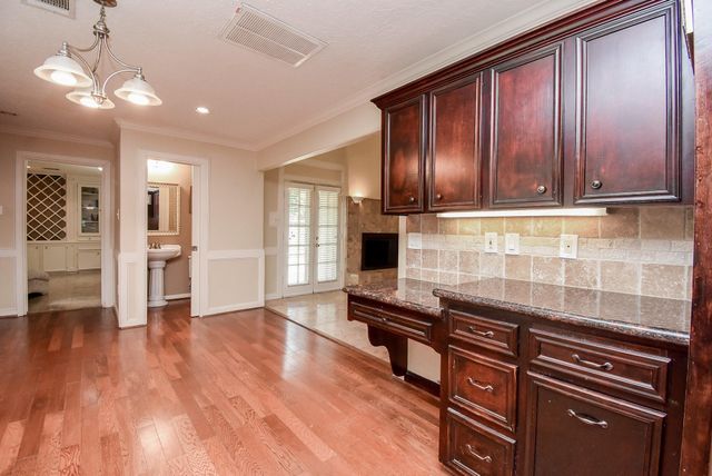 426 Longview Drive, Sugar Land, TX 77478