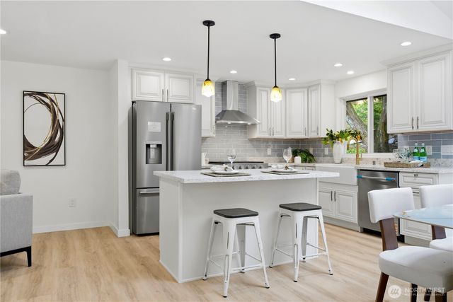 12600 SE 27th Street, Bellevue, WA 98005