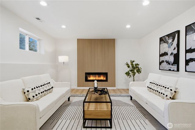 12600 SE 27th Street, Bellevue, WA 98005