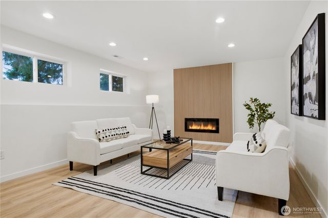 12600 SE 27th Street, Bellevue, WA 98005