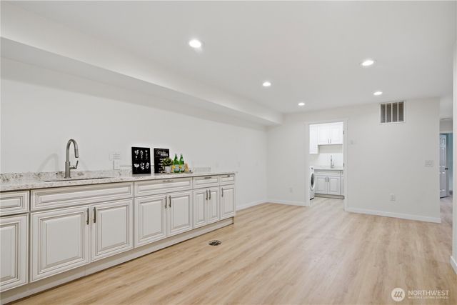 12600 SE 27th Street, Bellevue, WA 98005