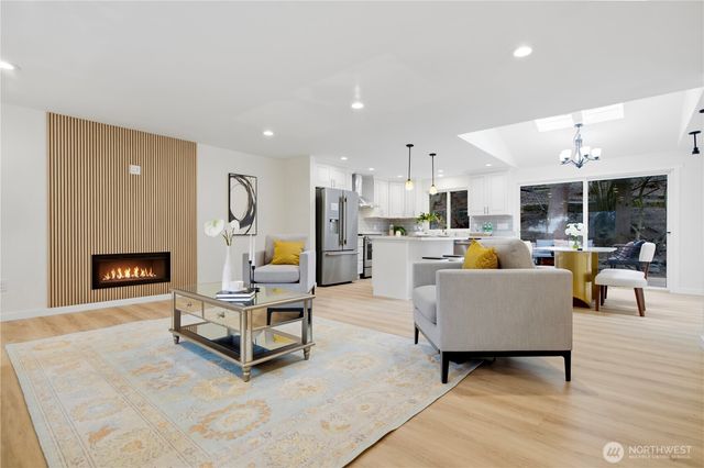 12600 SE 27th Street, Bellevue, WA 98005