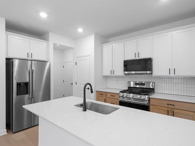 18364 Gladhurst Lane, Lakeville, MN 55044