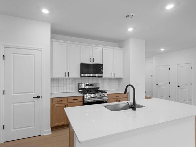 18364 Gladhurst Lane, Lakeville, MN 55044
