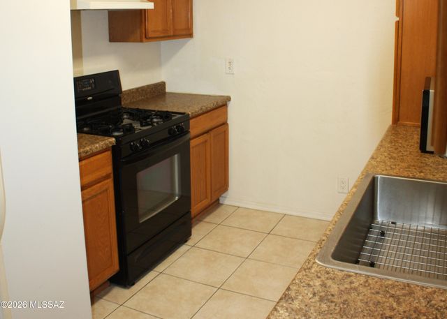 2775 N Desert Avenue, Tucson, AZ 85712