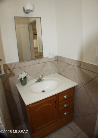 2775 N Desert Avenue, Tucson, AZ 85712