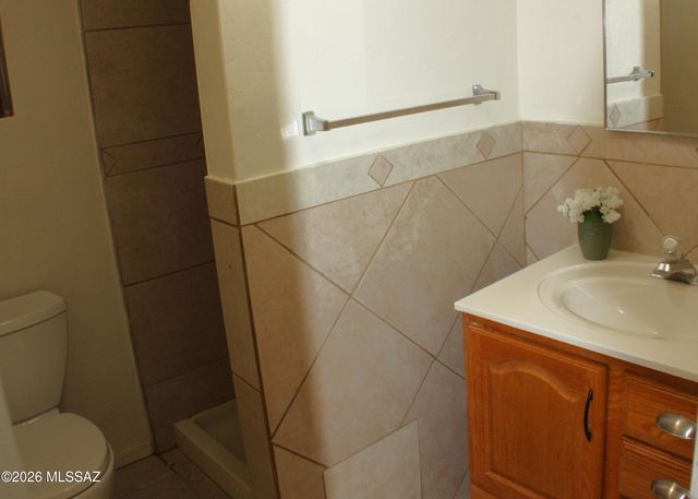 2775 N Desert Avenue, Tucson, AZ 85712