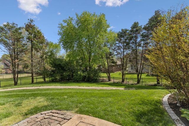 1517 Charleston Park Dr, Spring Hill, TN 37174