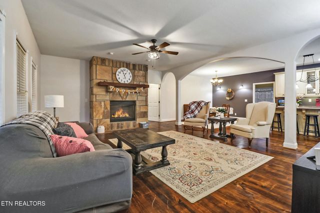 1035 Gray Eagle Drive, Crossville, TN 38572