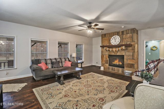 1035 Gray Eagle Drive, Crossville, TN 38572