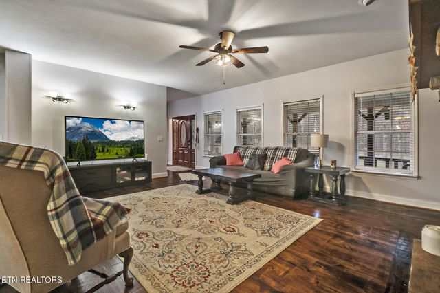 1035 Gray Eagle Drive, Crossville, TN 38572