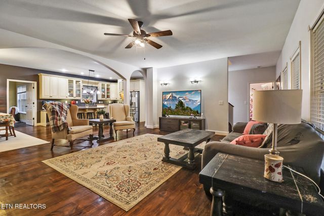 1035 Gray Eagle Drive, Crossville, TN 38572