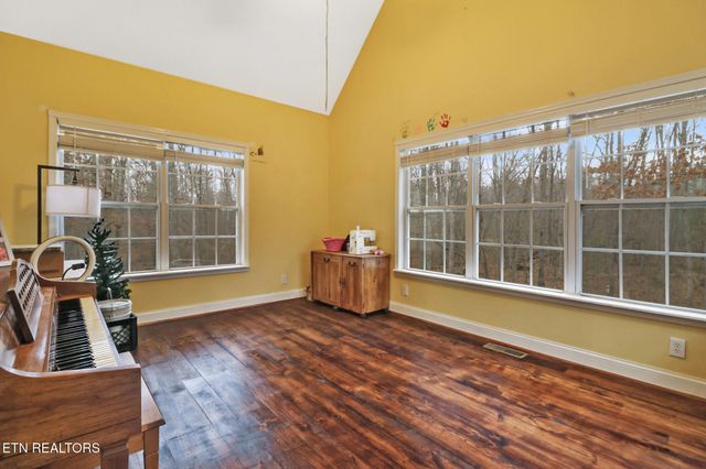 1035 Gray Eagle Drive, Crossville, TN 38572