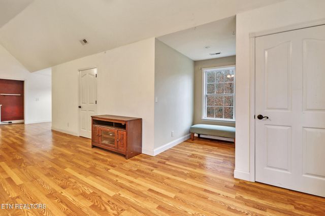 1035 Gray Eagle Drive, Crossville, TN 38572