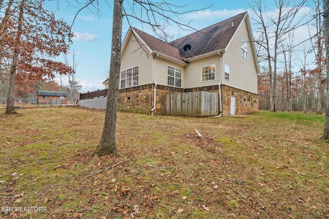 1035 Gray Eagle Drive, Crossville, TN 38572