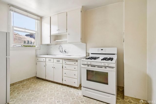 390 Teddy Avenue, San Francisco, CA 94134