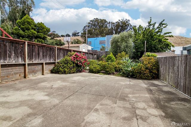 390 Teddy Avenue, San Francisco, CA 94134