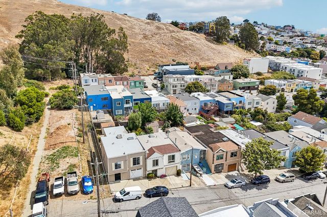 390 Teddy Avenue, San Francisco, CA 94134