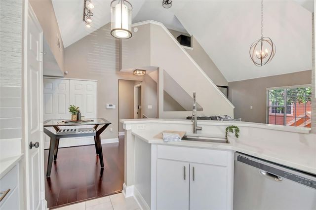 9130 LAKE CHASE ISLAND WAY 9130, Tampa, FL 33626