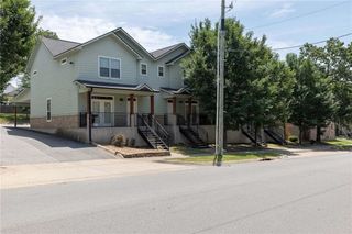 438 S Sang Avenue, Fayetteville, AR 72701