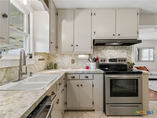 351 E North Street, New Braunfels, TX 78130