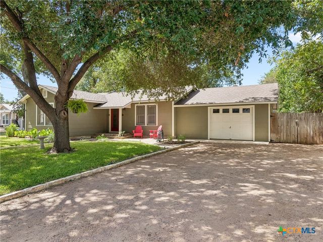 351 E North Street, New Braunfels, TX 78130