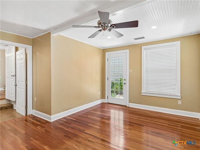 351 E North Street, New Braunfels, TX 78130
