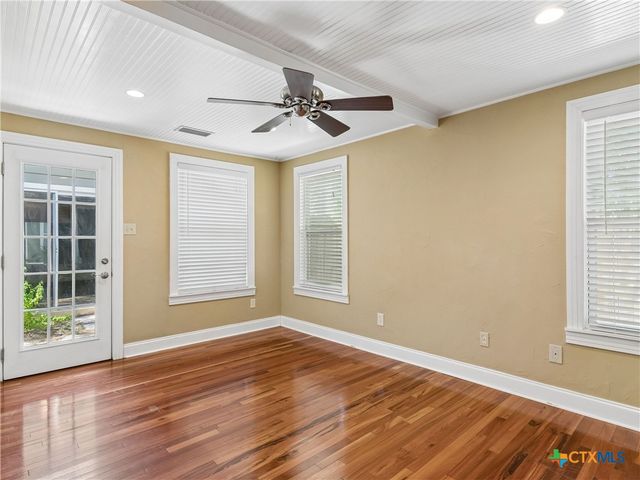 351 E North Street, New Braunfels, TX 78130