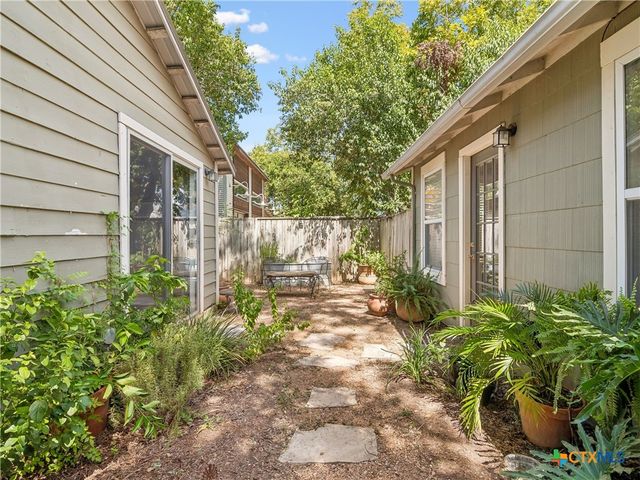 351 E North Street, New Braunfels, TX 78130