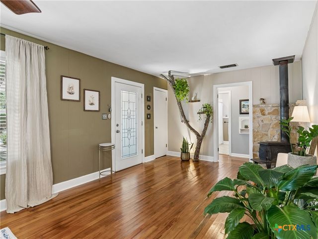 351 E North Street, New Braunfels, TX 78130
