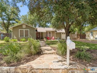351 E North Street, New Braunfels, TX 78130