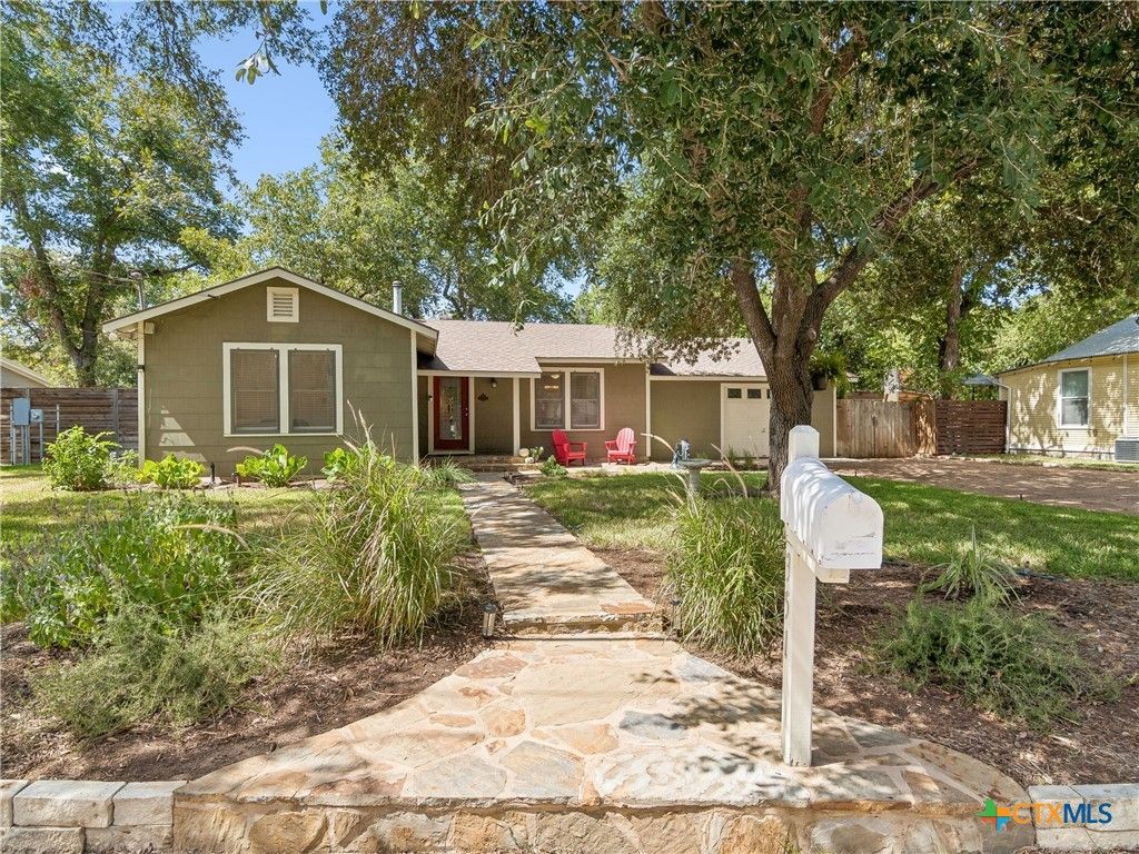 351 E North Street, New Braunfels, TX 78130
