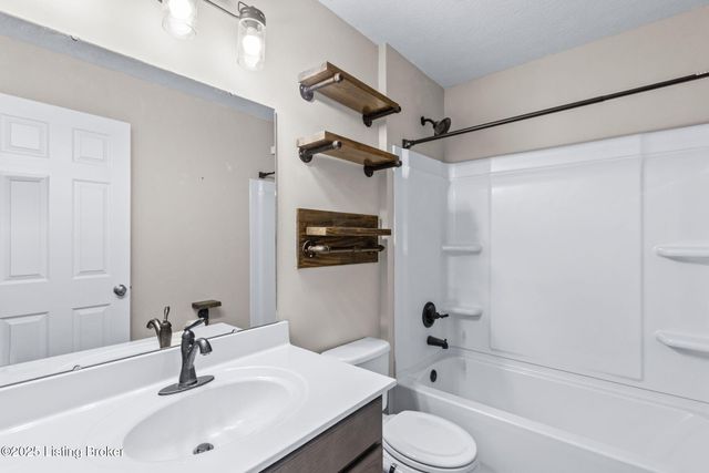 214 Garnette Ct, Mt Washington, KY 40047