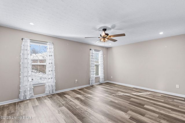 214 Garnette Ct, Mt Washington, KY 40047