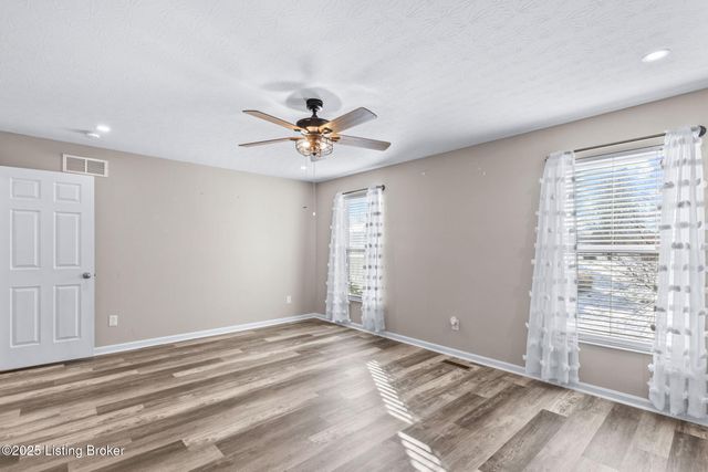 214 Garnette Ct, Mt Washington, KY 40047