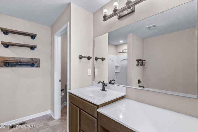 214 Garnette Ct, Mt Washington, KY 40047