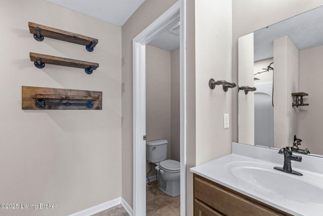 214 Garnette Ct, Mt Washington, KY 40047